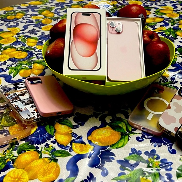 iPhone Pink 15  📱 512gbs - Picture 3 of 6